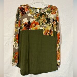 Acting Pro Green Floral Long Sleeve Top